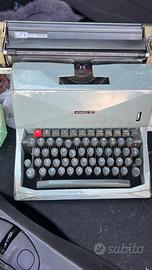 Macchina da scrivere Olivetti azerty 82