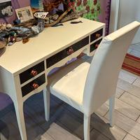 Scrittoio e sedia in ecopelle