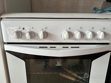 Cucina 4 fuochi a gas con forno