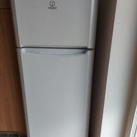 Frigo frezeer Indesit 250 LT con Pure Wind