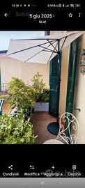 ombrellone a muro salva spazio 
