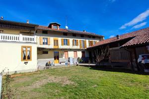 Villa di 285 m² con 4 locali e box auto doppio a O