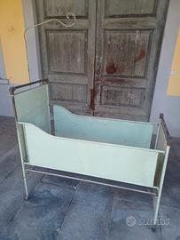 Lettino vintage in metallo – Verde chiaro