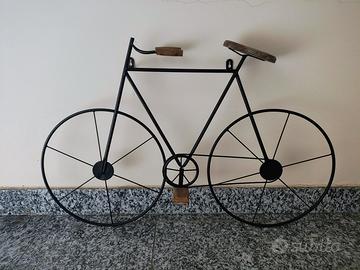 Decorazione murale a forma di bicicletta