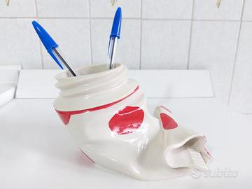 Portapenne in ceramica a forma di tubetto