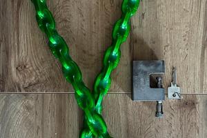 Catena con lucchetto