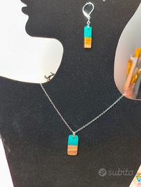 set di orecchini con ciondolo legno/resina 