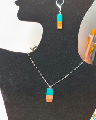set di orecchini con ciondolo legno/resina 