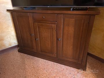 Mobile in legno massiccio
