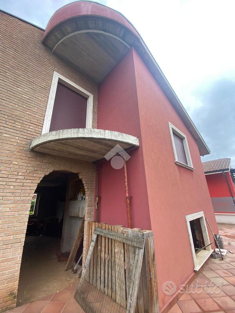 VILLA SINGOLA A AVEZZANO - Vista 3