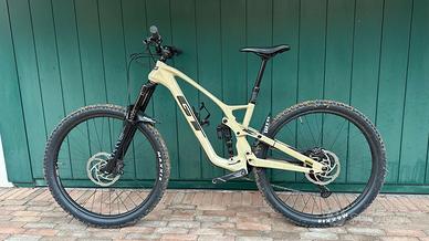 GT Force Carbon Elite