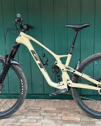 GT Force Carbon Elite