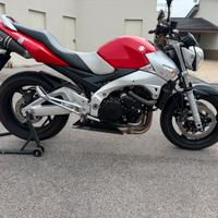 Suzuki gsr 600