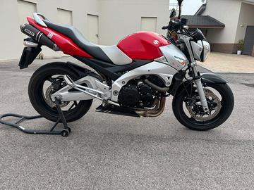 Suzuki gsr 600