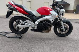 Suzuki gsr 600