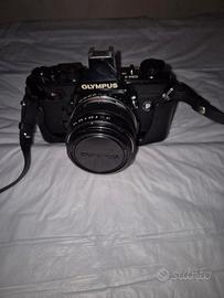 macchina fotografica  Olimpus OM-1