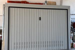 Porta basculante garage Ballan 305x218