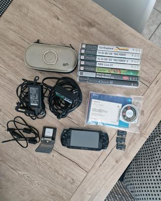PSP 2004 + 8 giochi + GPS + accessori