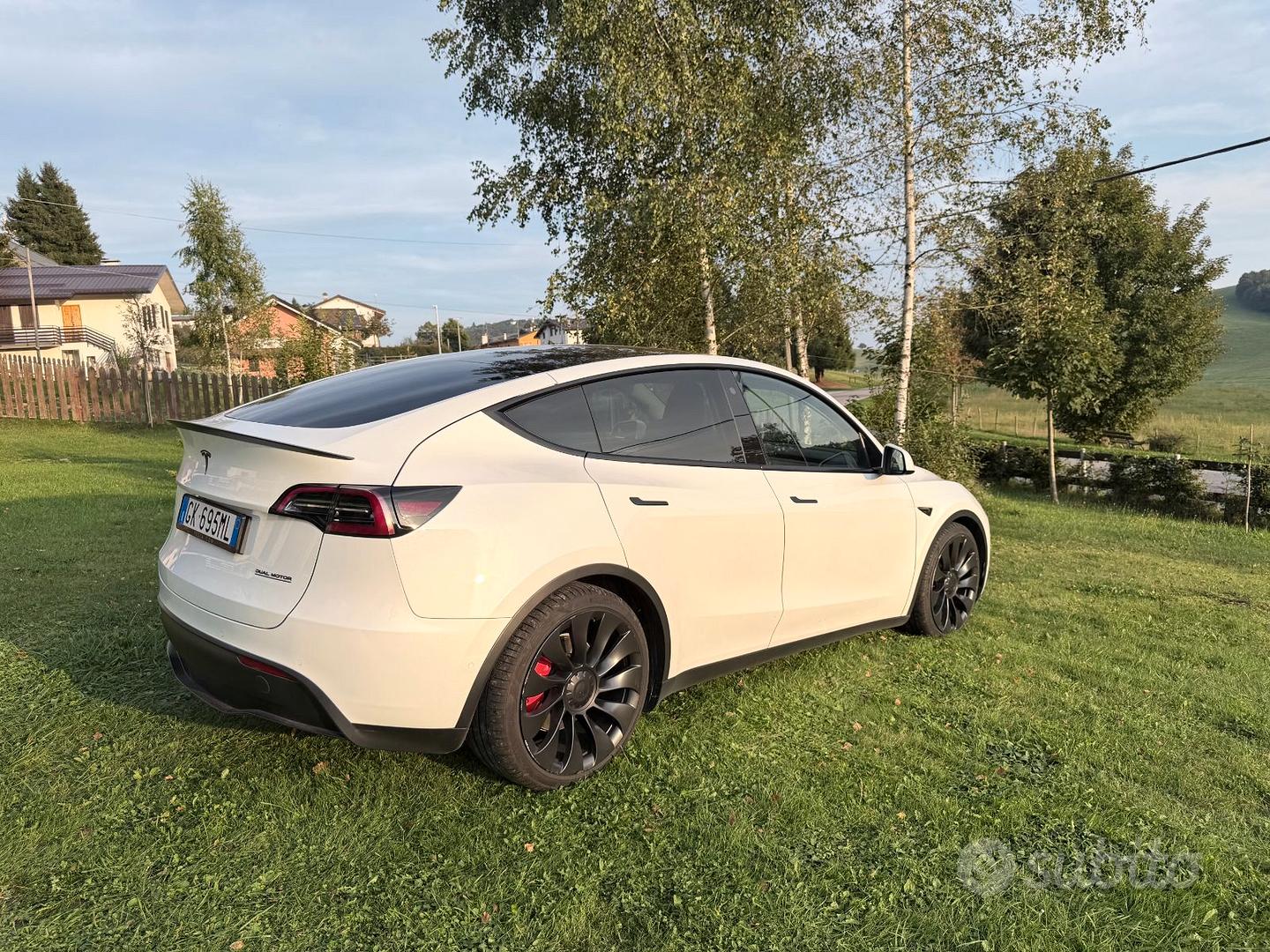 Tesla Model Y 2022 photo 2