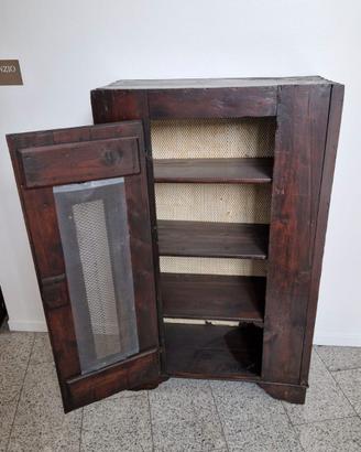 Mobile dispensa in legno vecchio