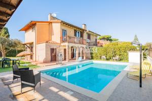 Villa Bifamiliare con piscina privata e fotovoltai