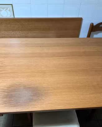 Tavolo allungabile, panche, sedie e mobile cucina