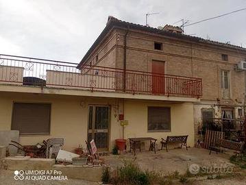 Rustico / Casale di 194 m² con 3 locali a Lanciano