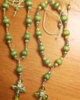 Bracciale grani verdi e croce handmade