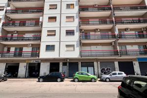 Ampio appartamento da ristrutturare, zona centro