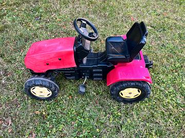 Trattore giocattolo a pedali