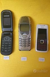 Set di telefoni Nokia e Samsung.