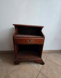 comodino in legno di ciliegio