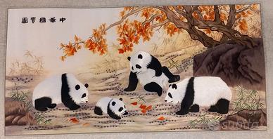 Rotolo di broccato Shu con 4 panda ricamati