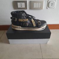 Scarpa Moschino n,45 in pelle con logo