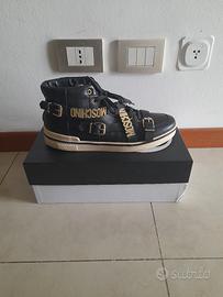 Scarpa Moschino n,45 in pelle con logo