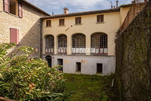 Stabile da ultimare con 8 appartamenti a Fognano,B