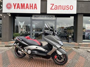 Yamaha T Max Serie speciale black max Akrapovuc