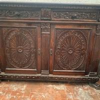 Madia/credenza