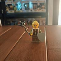 Lego minifigure donna vichingo