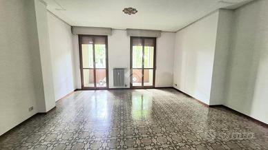 5 LOCALI A REGGIO NELL'EMILIA