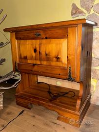 Mobile in legno massello