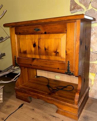 Mobile in legno massello