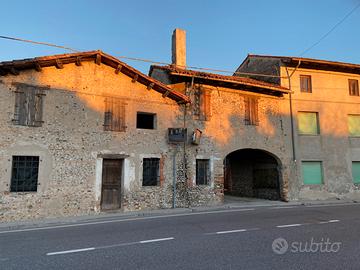 Rustico con ampio deposito di pertinenza