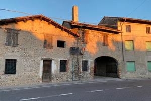 Rustico con ampio deposito di pertinenza