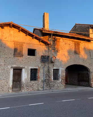 Rustico con ampio deposito di pertinenza