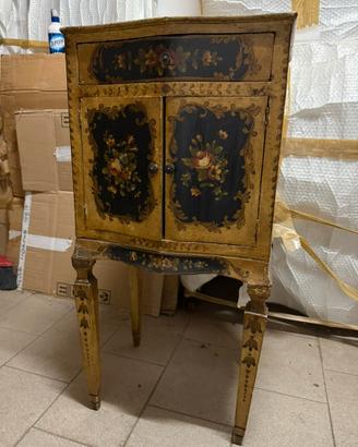 Comodino/complemento d’arredo antico