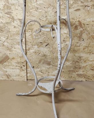 Lavabo antico, solo struttura 