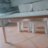 tavolino con due sedie