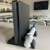 PS4 (1Tb) + 2 Joystick + Dock di ricarica Joystick