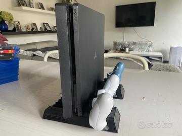 PS4 (1Tb) + 2 Joystick + Dock di ricarica Joystick